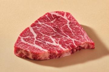 有朋友問(wèn)李佳琦15分鐘賣出的10000份的牛排是不是合成肉?質(zhì)量到底怎么樣?到底