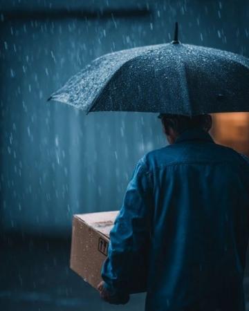 諸暨男子外賣遭遇惡心事件:酸辣土豆絲中驚現(xiàn)嚼不爛異物,疑似用過避孕套引發(fā)全家人嘔吐