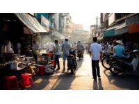 年底來臨，各類地攤經(jīng)濟市場呈現(xiàn)出一派繁榮景象。