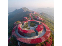 脫身于都市喧囂，步入鄧水雲門谷。