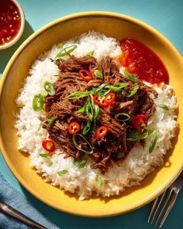 青椒肉絲,這道經(jīng)典的中式家常菜,以其色澤鮮艷、口感豐富而受到眾多食客的喜愛