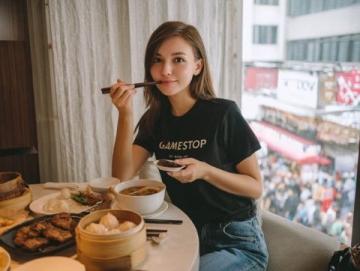 上海學子共度溫馨年夜,美食薈萃盡顯青春風采
