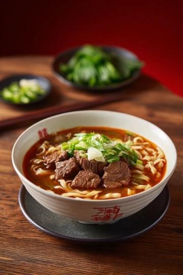 林清教你做刀削牛肉面:關鍵在于面條彈牙、湯汁醇厚、牛肉酥嫩
