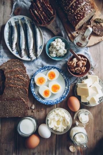 高磷食物推薦：堅果類、動物內臟、海鮮、粗糧類、奶制品等