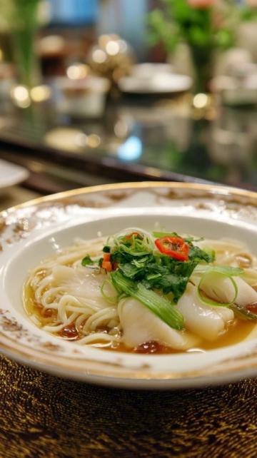 青椒肉絲,這道經(jīng)典的中式家常菜,以其色澤鮮艷、口感豐富而受到眾多食客的喜愛