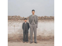 謝霆鋒演唱會變身市井風，簡約裝扮唱響經典曲目