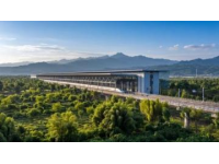 海南島五日游攻略：探索美麗的海島風光、歷史文化遺跡和獨特的自然風貌。