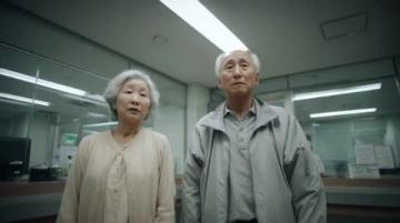 今天看了一個(gè)好電影,根據(jù)日本著名相聲大師回憶錄改編的電影佐賀的超級(jí)阿嬤