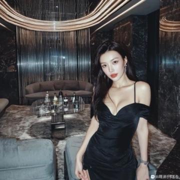 一名伊朗美女網紅在游覽桂林后，感慨萬千的落淚了