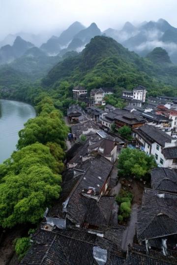 廣西德保縣都安鄉(xiāng)福記村一名確診病例的許某人,兩次行程軌跡的差別,引起網(wǎng)友們好奇