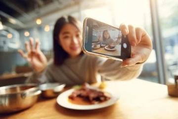 微微低頭,享受美味:成為社交媒體上的美食攝影達人