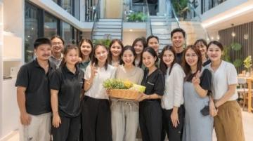 女兒一個很要好的湖北恩施的大學(xué)同學(xué)小辣去年就邀請我們一家暑假去湖北游玩