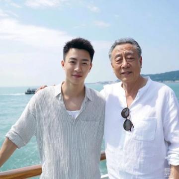 5月20日，孔子第76代孫公開消息，自己已在美國結婚，妻子厚唇大眼是大馬名媛