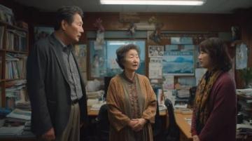 今天看了一個(gè)好電影,根據(jù)日本著名相聲大師回憶錄改編的電影佐賀的超級(jí)阿嬤