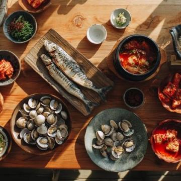 青島海鮮美食攻略:魯菜傳統與膠東特色的完美融合