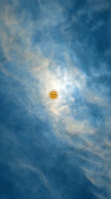 晨光初現：天空驚喜展現溫暖陽光