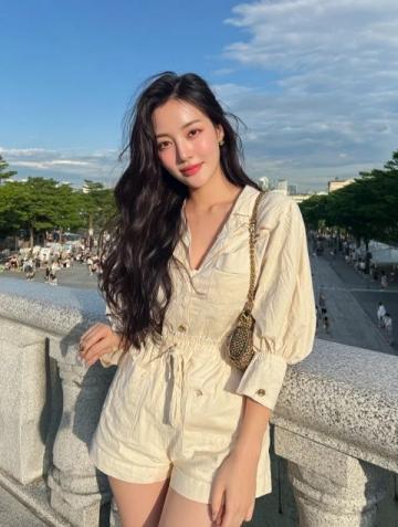 一名伊朗美女網紅在游覽桂林后，感慨萬千的落淚了
