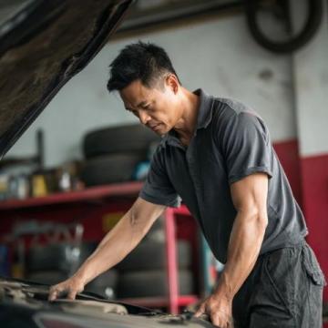 以下是一份詳盡的汽車保養知識大全，包含日常維護、定期保養、關鍵部件檢查以及延長汽