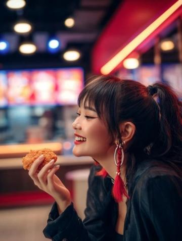 一條菜少、還貴的差評，如何讓這家5元自助快餐店逆襲成網紅？