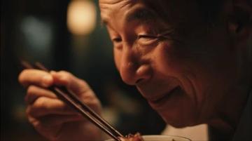 退休大爺組團甘肅嘗美食，五份麻辣燙后豪點十三道佳肴