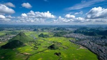 揭秘夏日熱土|潁州盛夏記:花鼓燈節(jié)、智能稻田與公益助學新篇章