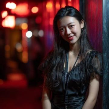 楊穎面容憔悴給澳門小店站臺，頂流資源大跌黃曉明離婚真相為何如此反轉(zhuǎn)？