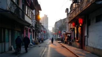 深圳南山沙河西路老舊街區(qū)漫步記:小店林立與現(xiàn)代氣息碰撞