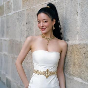 楊穎面容憔悴給澳門小店站臺，頂流資源大跌黃曉明離婚真相為何如此反轉(zhuǎn)？