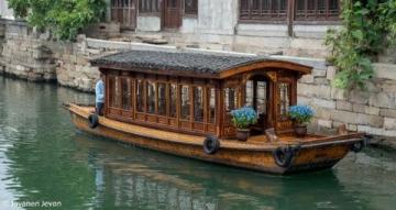 今天，我從杭州西湖旅游，專門乘車到河坊街素滿香素食自助餐店就餐