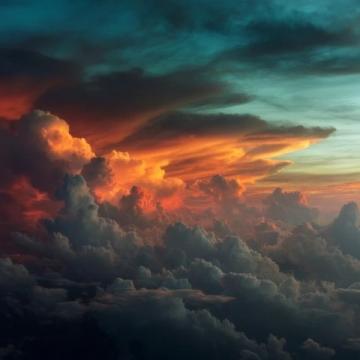晨光初現：天空驚喜展現溫暖陽光