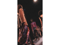 衣服如語言：穿著的是行走的舞臺劇