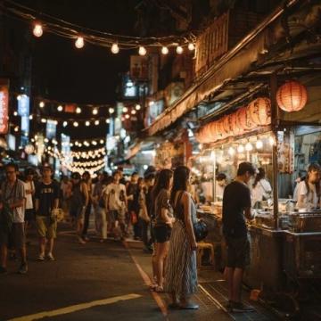 壽寧路美食夜市未有拆遷計(jì)劃，市場(chǎng)監(jiān)管部門正整治無證經(jīng)營商戶