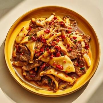 青椒肉絲,這道經(jīng)典的中式家常菜,以其色澤鮮艷、口感豐富而受到眾多食客的喜愛