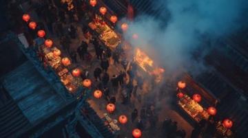 
千里歸鄉(xiāng)路：金華兒子春節(jié)遇堵，父母深夜守候盼團圓
