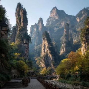 江西上饒的望仙谷以其夜色聞名,被譽為懸崖上的仙俠世界或峽谷中的清明上河圖