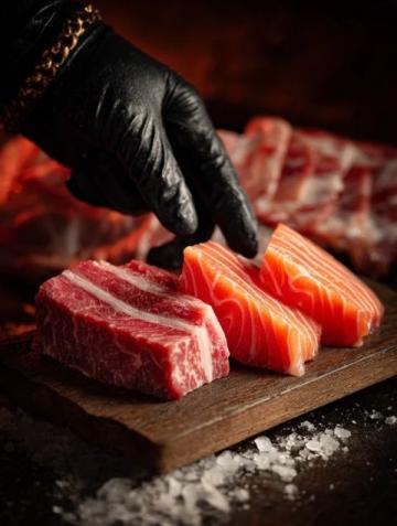 有朋友問(wèn)李佳琦15分鐘賣出的10000份的牛排是不是合成肉?質(zhì)量到底怎么樣?到底