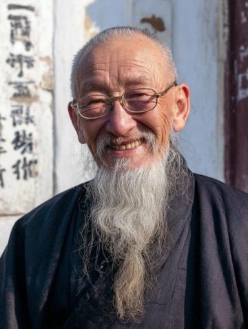 三十而立學傳統，尊長盡孝正當時