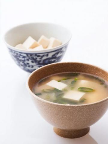 白菜豆腐三鮮湯：簡單營養，全家適宜的養生佳品