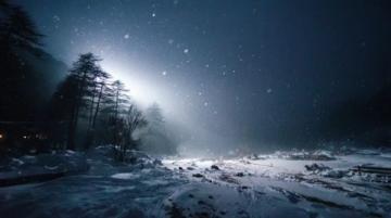 夜幕下的雪野湖:燒烤紅酒配煙花的美妙夜晚體驗