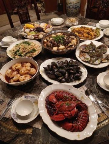 
探尋新疆美食之旅：異域風味盛宴中的味蕾探險
