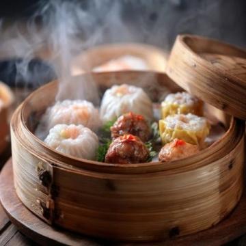 江蘇鎮江特色美食推薦：鍋蓋面、肴肉與蟹黃湯包不容錯過