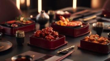 春節(jié)期間餐飲業(yè)暖心堅守:湘菜館推出特色年夜飯撫慰人心