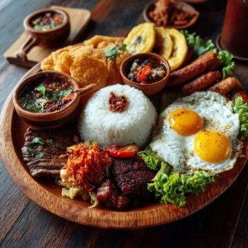 印尼特色美食挑戰:烤眼鏡蛇肉配蛇血酒,你敢嘗鮮嗎?