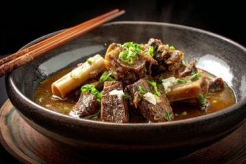 信陽(yáng)燉菜:河南信陽(yáng)特色美食,傳承古韻,滋養(yǎng)身心