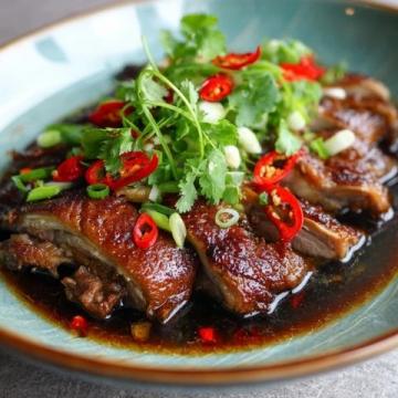 用冰糖還是白糖?紅燒肉的甜蜜選擇