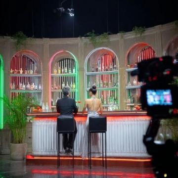 大S攜新婚丈夫奢華用餐引熱議,消費過萬元背后的愛情觀探討
