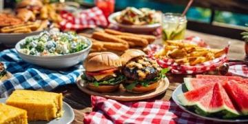 暑假時(shí)光：與我的飯搭子重逢的美食之旅