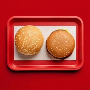 中西快餐文化對比：漢堡千變?nèi)f化，鍋包肉的傳統(tǒng)堅守