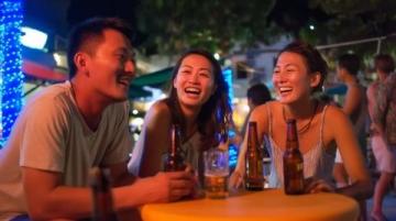 探秘清邁小眾夜市遇見最美大學(xué)生，這里是男生的天堂！