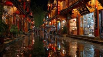 今晚到懷遠(yuǎn)西路,發(fā)現(xiàn)懷遠(yuǎn)夜市旁邊有一個(gè)小巷——幸福巷。